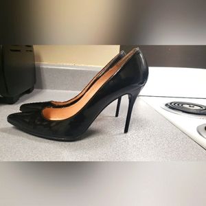 Used Size 9 Patent Black Stuart Weitzman Stiletto